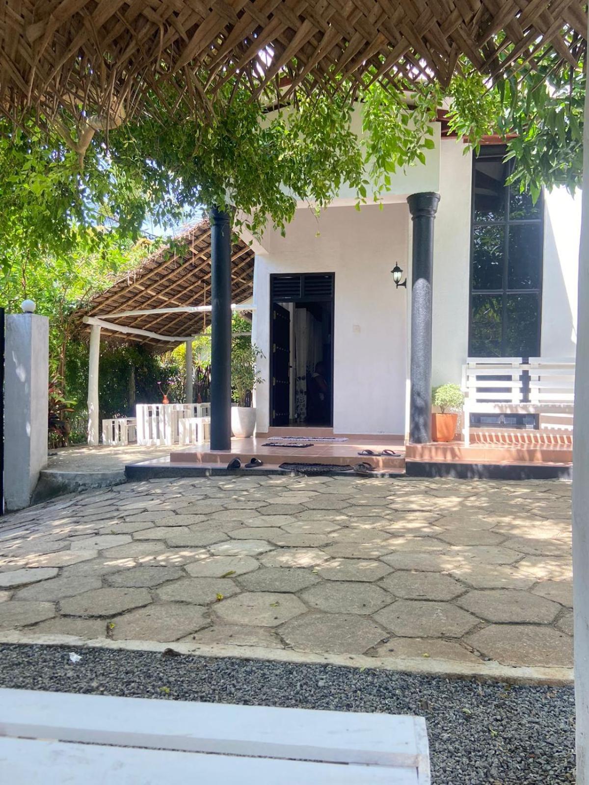 Hiricurry Hostel & Restaurant Dikwella Dış mekan fotoğraf